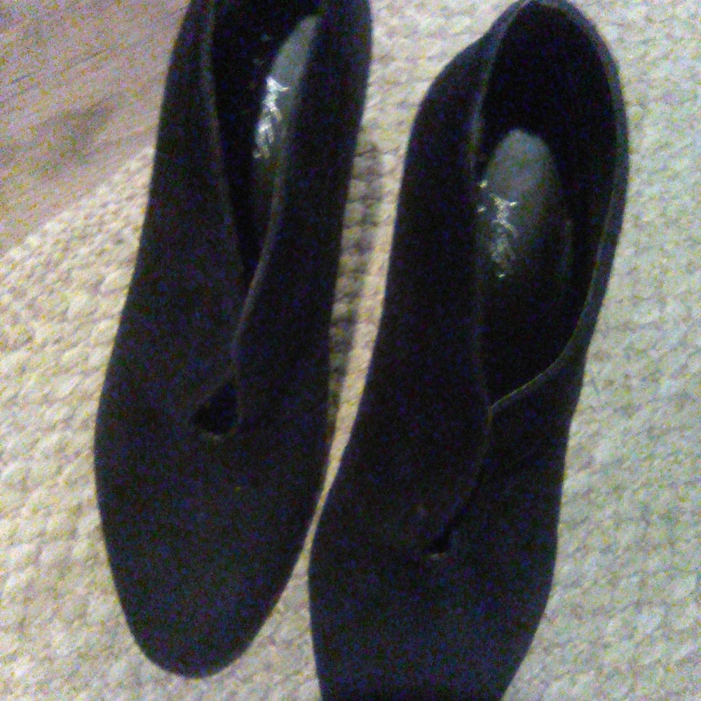 Lord & Taylors Booties - Picture 3 of 4
